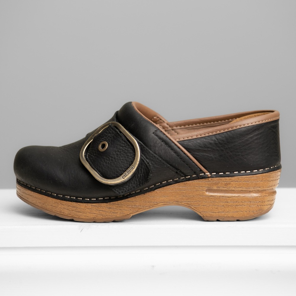 Dansko Pearson Clogs Sz 7 Brass Buckle Platform Block Wood Grain Heel